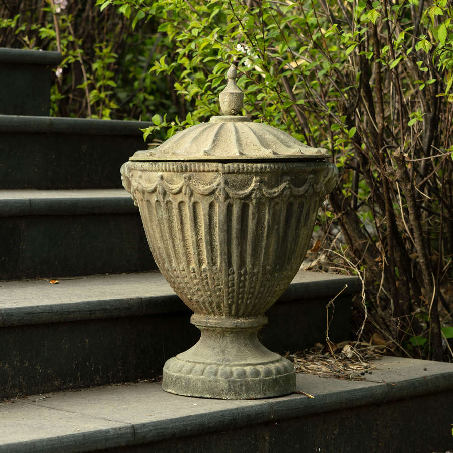Cast iron Adam style urns - Cast iron planters 62 cm tall