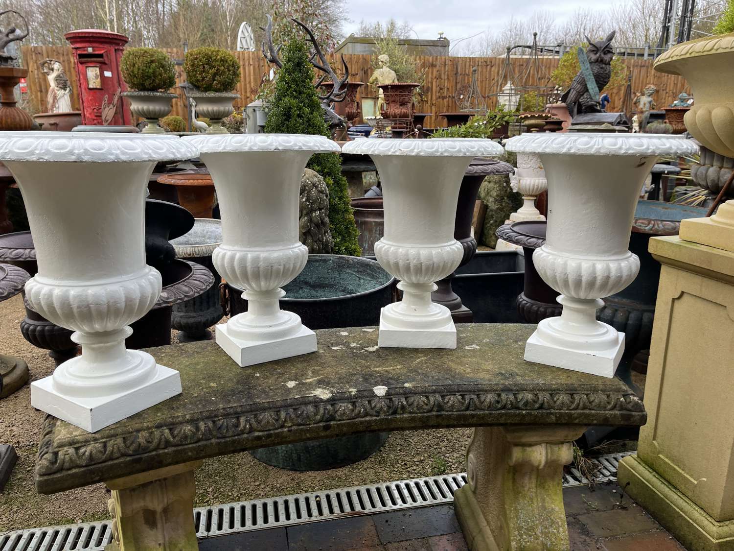 Set of four cast iron urns in white 43 cm