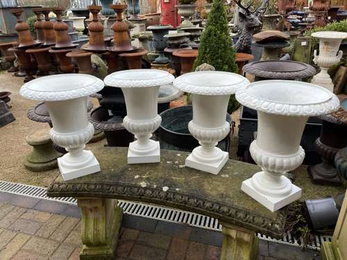 Set of four cast iron urns in white 43 cm