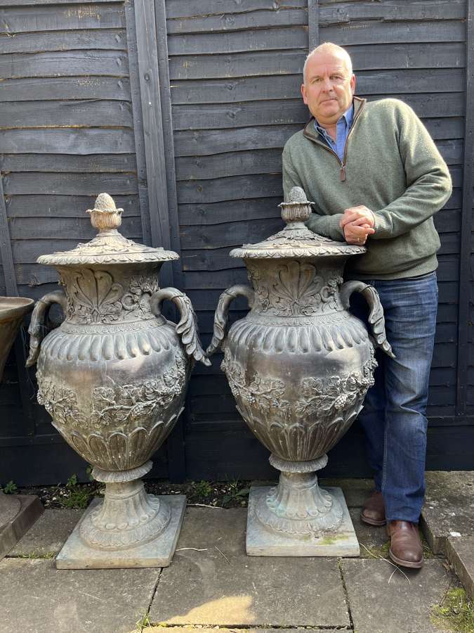 Large pair of Bronze Swedish Vases - Bronze urns