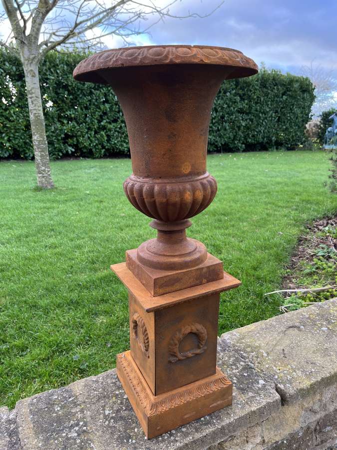 Cast Iron urn and base - Rusty cast iron urn