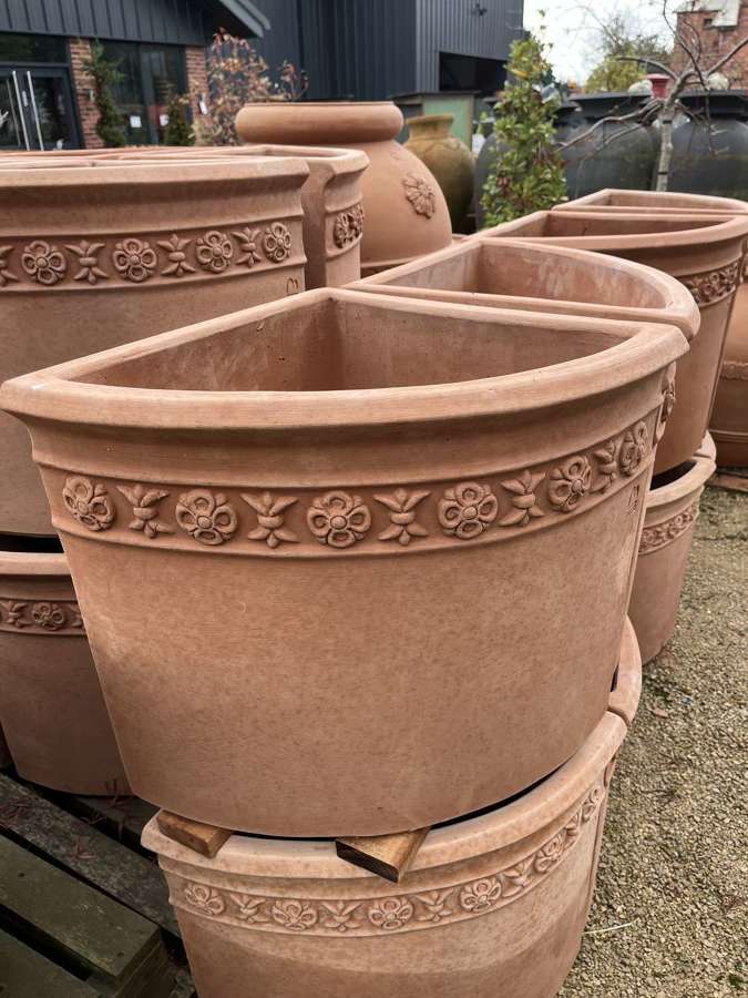 Decorated Corner Pot - Terracotta Pots