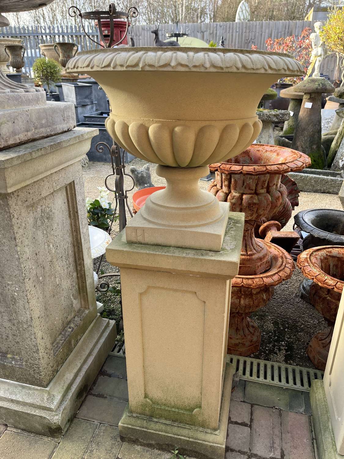Haddonstone Clarence urn & Plinth 113 cm tall