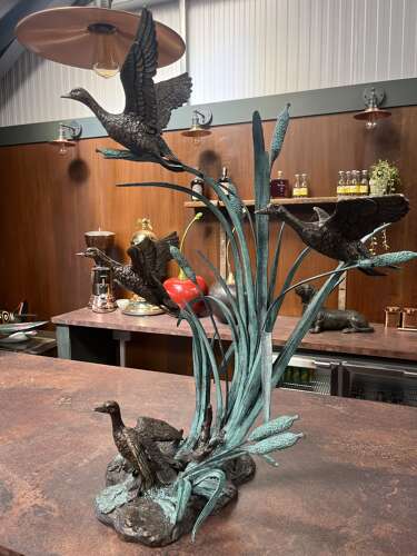 Bronze bird statue - Sculpture of flying ducks - bronze garden art