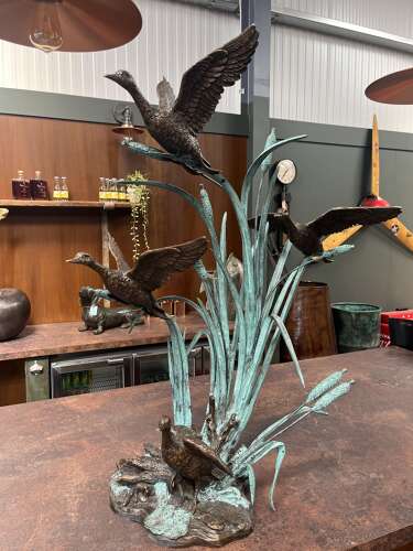 Bronze bird statue - Sculpture of flying ducks - bronze garden art