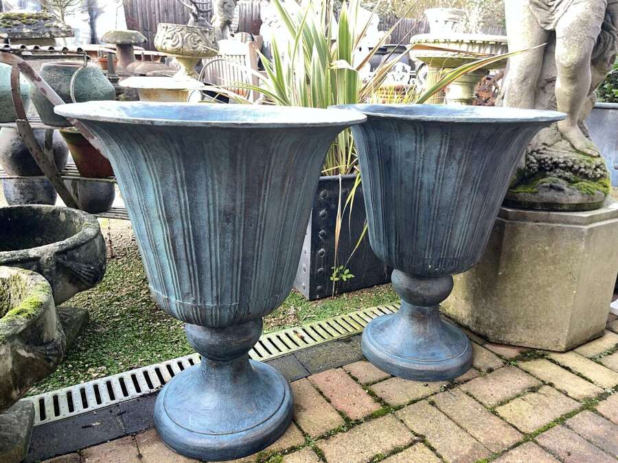 Pair of cast iron urns 54 cm - Cast iron urns