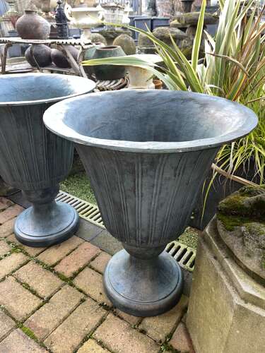 Pair of cast iron urns 54 cm - Cast iron urns