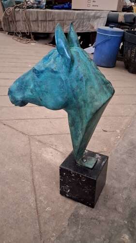 Bronze horse sculpture - bronze horse bust on stone