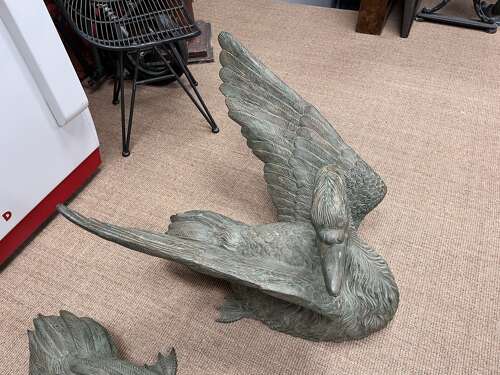 Bronze swans - bronze sculpture