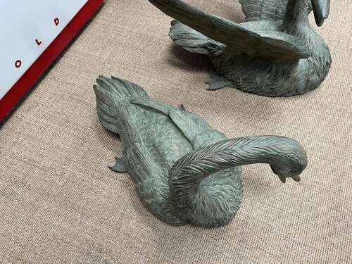 Bronze swans - bronze sculpture