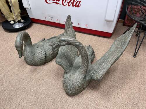 Bronze swans - bronze sculpture