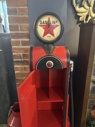 Reproduction petrol pump